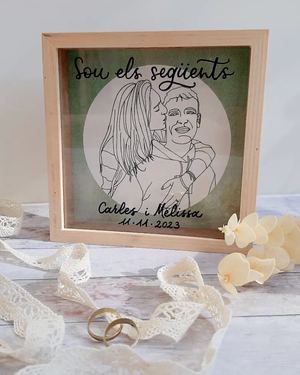 Cuadro personalizado de Lletres i Scrap con la ilustración de una pareja y sus nombres en caligrafía